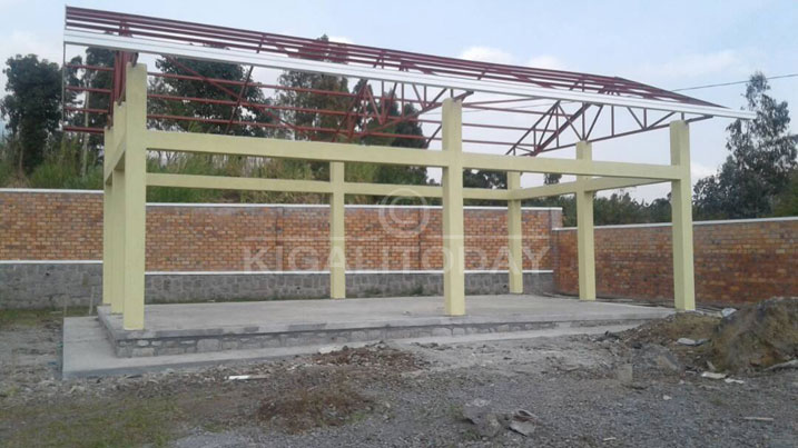 Aha hateganyirijwe ikimoteri na ho bari kuhuzuza