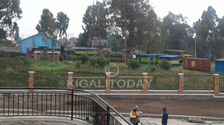 Iryo soko ryegeranye n'umupaka w'u Rwanda na Uganda i Cyanika ku buryo iyo uririmo uba uhareba neza