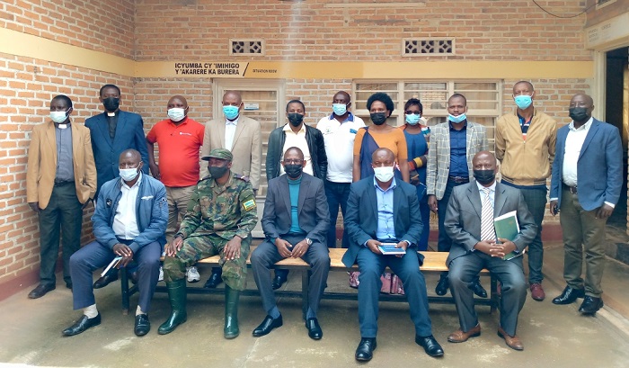 Imikoranire hagati y'inzego zitandukanye muri Burera izagabanya umubare w'abana bugarijwe n'ubukene