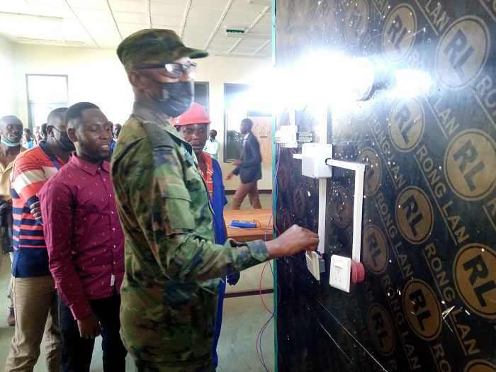 Mu Karere ka Burera Ingabo zishimiye ibyo abiga imyuga bagezeho