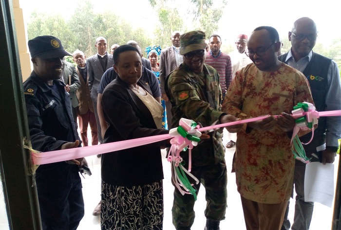 Abayobozi batangiza ku mugaragaro iyi gahunda yitezweho kugabanya ibipimo by