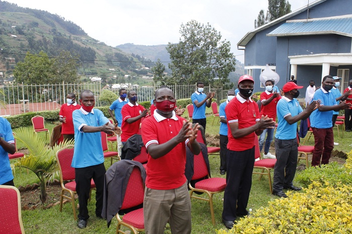 Abasoje amasomo biyemeje kujya kuba intangarugero aho batuye