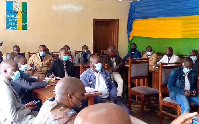 Biyemeje kurandura ubukene mu bana no mu miryango bakomokamo