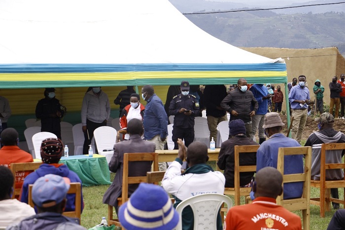 Abayobozi batandukanye baganirije abaturage bo mu Murenge wa Kivuye