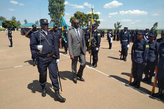 Mu nzego Minisitiri Busingye ashinzwe kuyobora harimo na Polisi, ari na yo igenzura imigendere y
