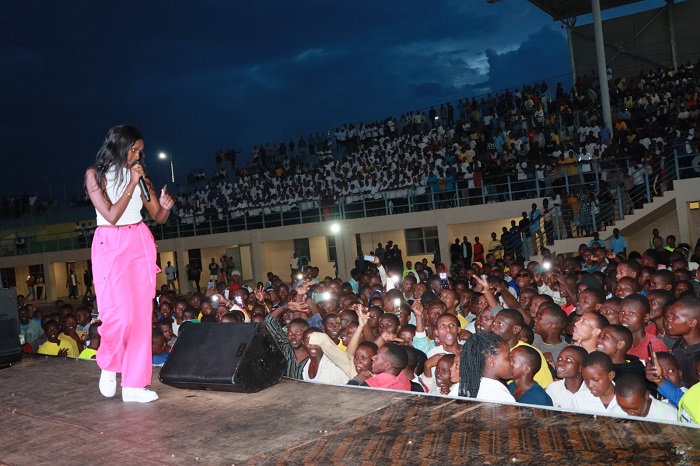 Umuhanzikazi Bwiza yataramiye urubyiruko rw'i Bugesera mu birori byo kwishimira ibyo rwagezeho