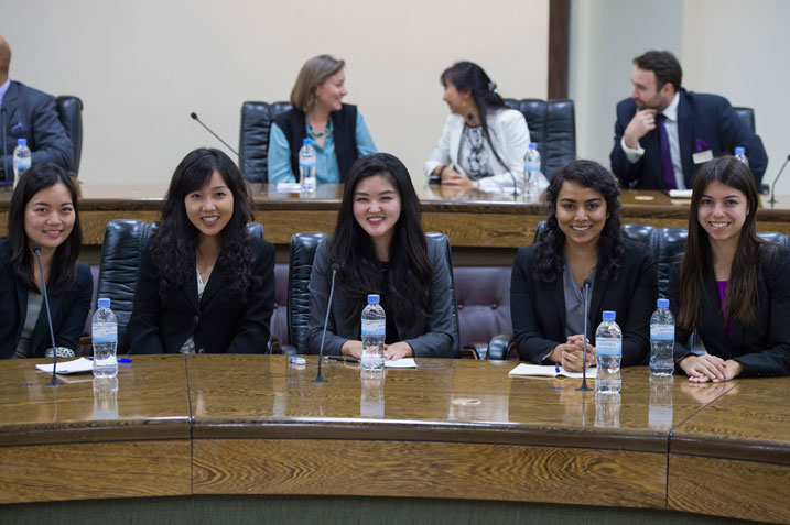 Byari ibyishimo kuri aba banyeshuri, mbere yo guhura na Perezida Kagame.