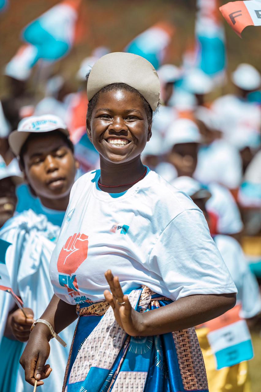 Byari umunezero ku bakuru n'abato, kuvuga imyato uwabagabiye