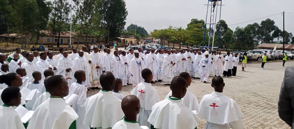 Abapadiri benshi bitabiriye uwo muhango