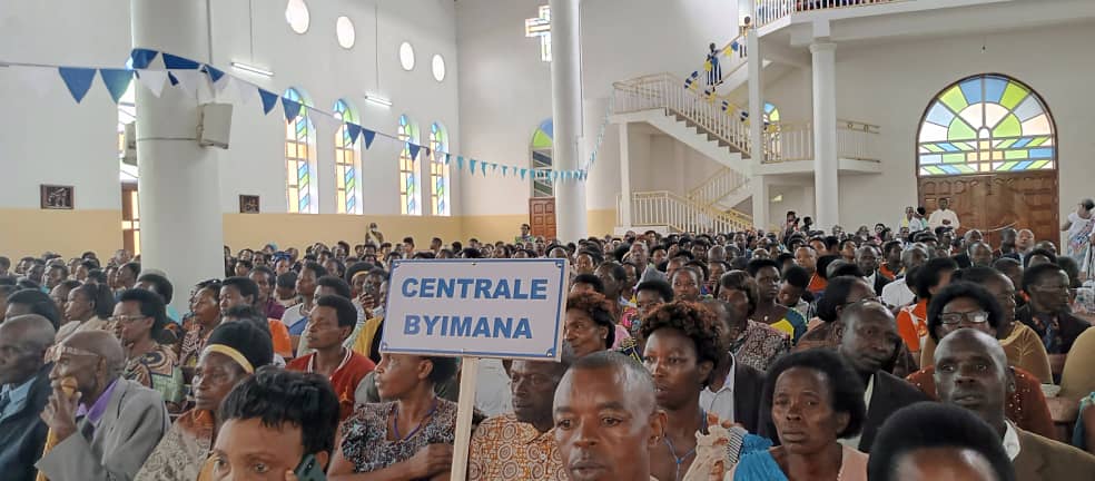 Abakirisitu bashimiwe igikorwa bagezeho cyo kuzuza inyubako ya Paruwasi Byimana