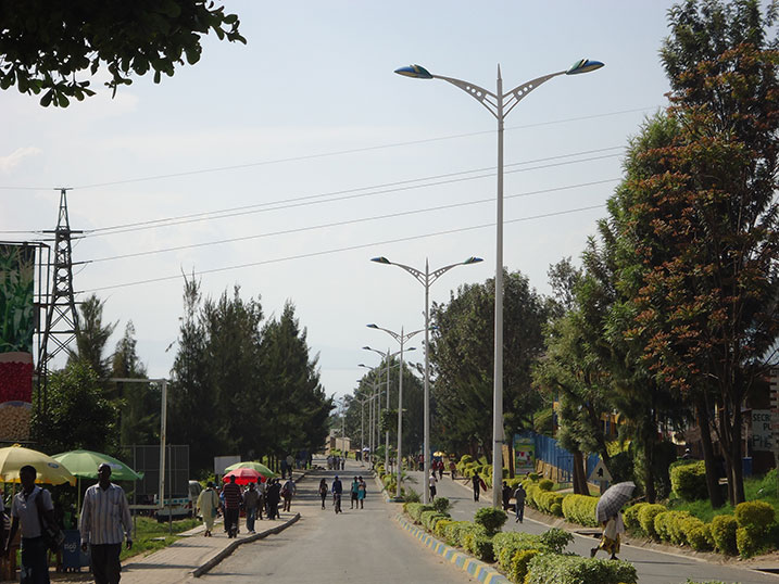 Abatuye n'abagenda hafi aha ntibakangwa n'ijoro, bakomeza imirimo yabo nta mususu.