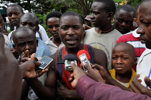 Bucyeye Bernard wasenyaga muri etaje ya gatatu, yabashije kuvamo ari muzima