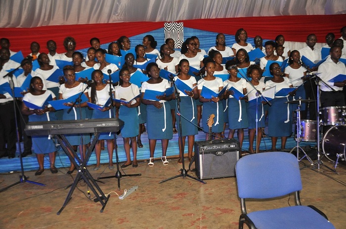 Korali Ijuru na yo yasusurukije abitabiriye igitaramo