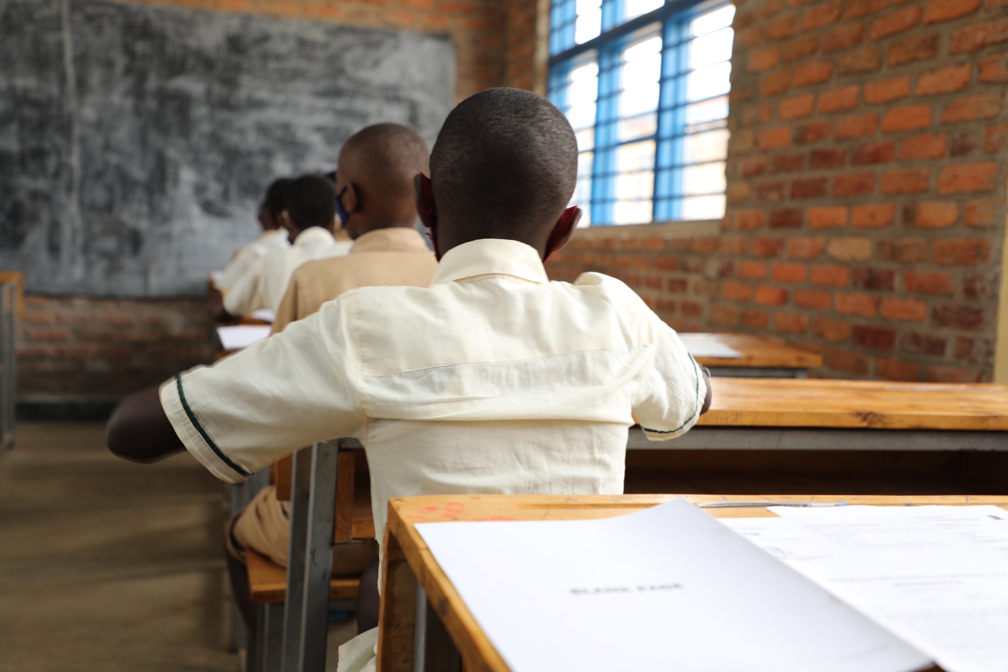 Ababyeyi barashinja Ubuyobozi bw