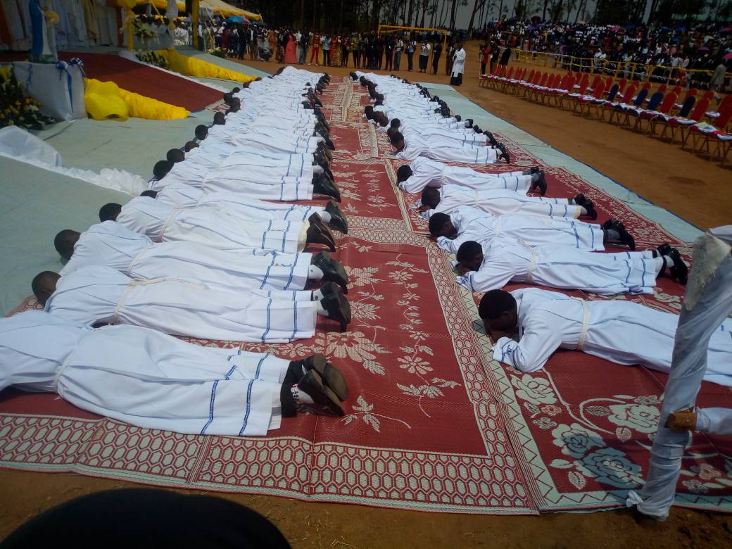 Abo badiyakoni ubwo bahabwaga umusaseridoti 