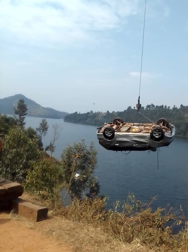 Imodoka iherutse kugwa mu kiyaga cya Burera yarohowemo