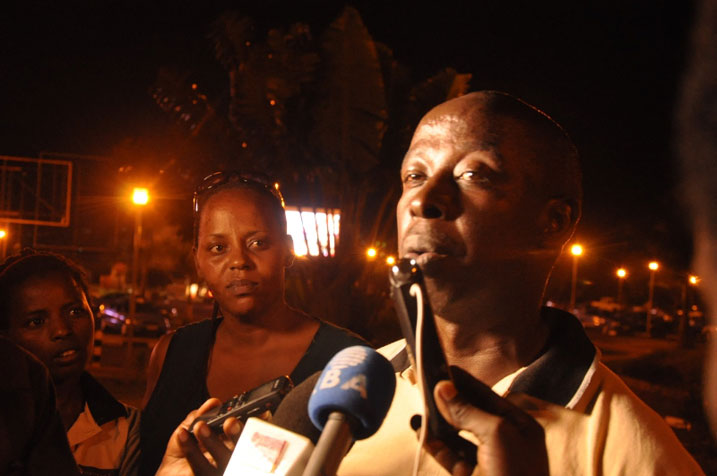 Kabandana Callixte, uyobora ishyirahamwe ry'abarokotse Jenoside mu murenge wa Rukumberi, wari mu baje kureba aho Birindabagabo agezwa i Kigali.