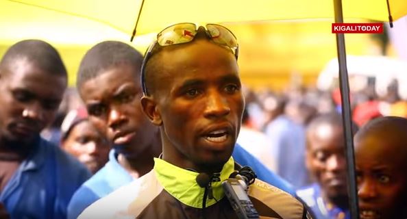 Sibomana ahamya ko igare yatsindiye rizamufasha gukina neza umukino wa Triathlon 