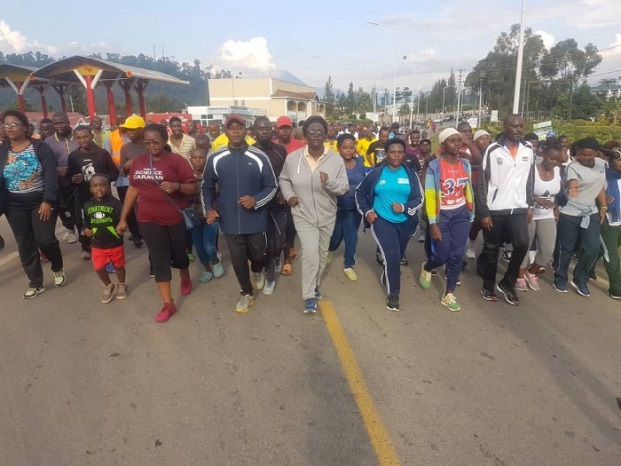 Abayobozi n'abaturage muri siporo rusange