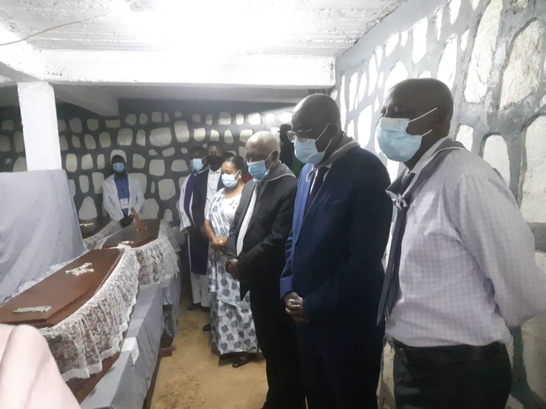 Ubuyobozi bwa Caraes Ndera n'abarokotse bavuga ko abari abarwayi bo mu mutwe bishwe n'abaparakomando