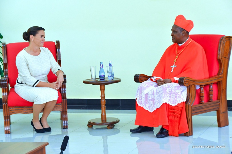 Peresident wa Hongiriya na Antoine Cardinal kambanda baganira