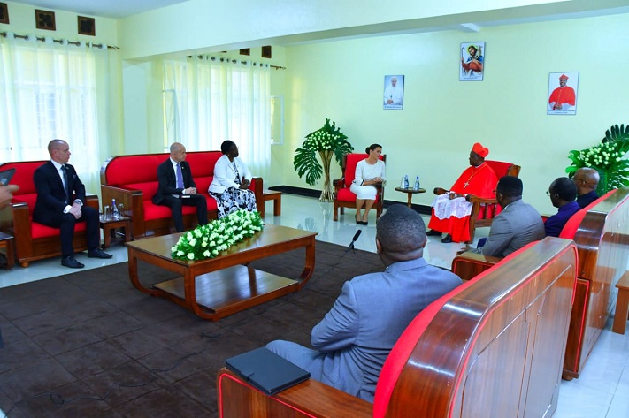 Yakiriwe na Cardinal ari kumwe n'abandi basaserdoti