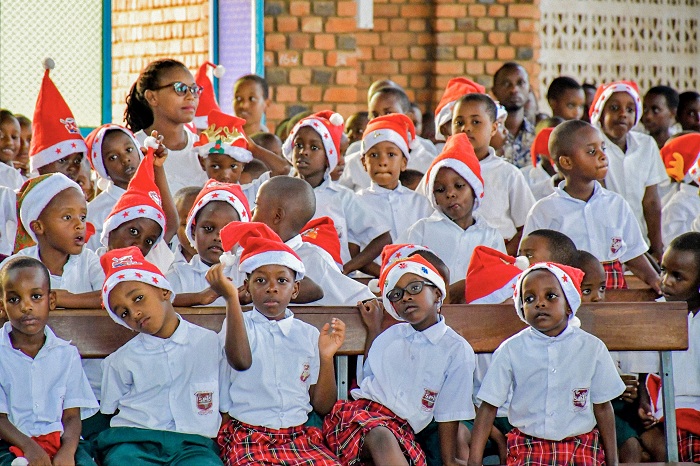 Abana baturutse ku ishuri rya St Paul Remera