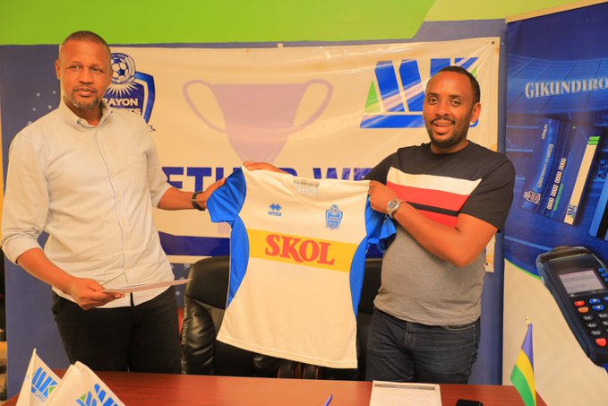 Ikipe ya Rayon Sports nayo iri mu makipe asigaye afite aho asinyishriza abakinnyi hagagarara ibirango