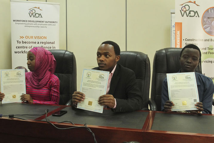 Aba bitabiriye umuhango wo gutanga impamyabushobozi izabo bahise bazitahana.