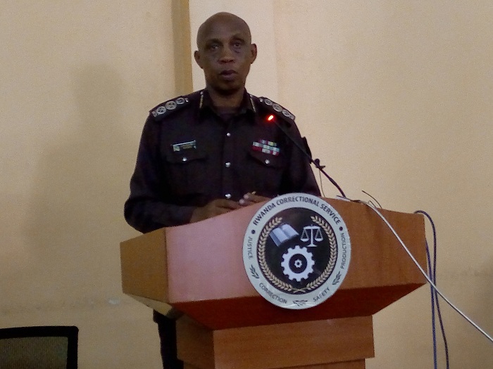 CG Rwigamba avuga ko intego ari uko gereza zigiye gucana ibidakomoka ku biti 100%