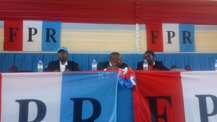 Umuyobozi wa FPR Inkotanyi mu Ntara y'Amajyaruguru, Aime Bosenibamwe, asaba abanyamuryango ba FPR kurushaho gukunda umuryango wabo no kuwukunda.