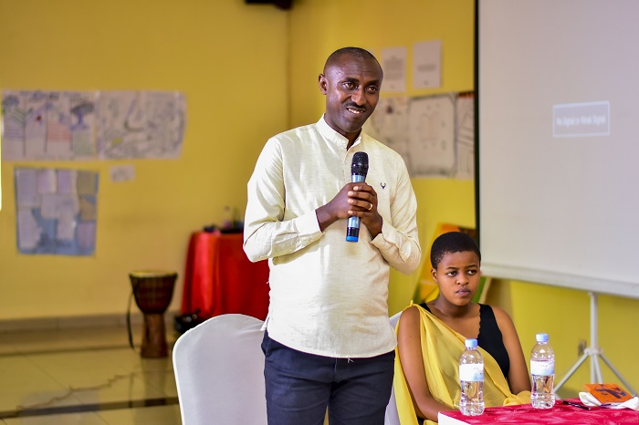 Dr Chatse avuga ko amashusho ajyanye n'ubugeni ashobora gufasha abafite ibibazo by'ubuzima bwo mu mutwe