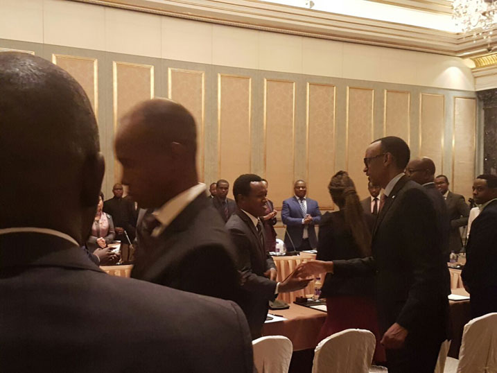 Mbere yo gusoza uruzinduko rwe mu Bushinwa Perezida Kagame yahuye n'Abanyarwanda baba mu Bushinwa 