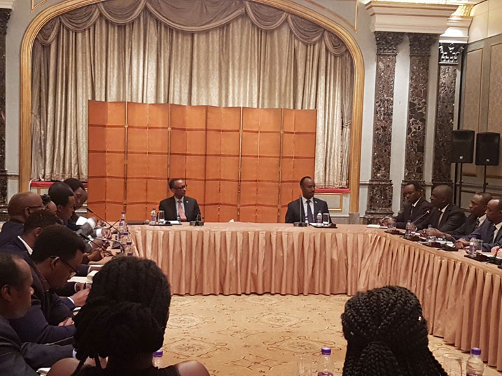 Perezida Kagame aganira n