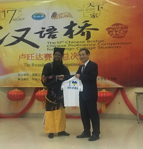 Ambasaderi Hongwei yemeza ko iki ari cyo gihe cyiza cyo gukorera mu Rwanda