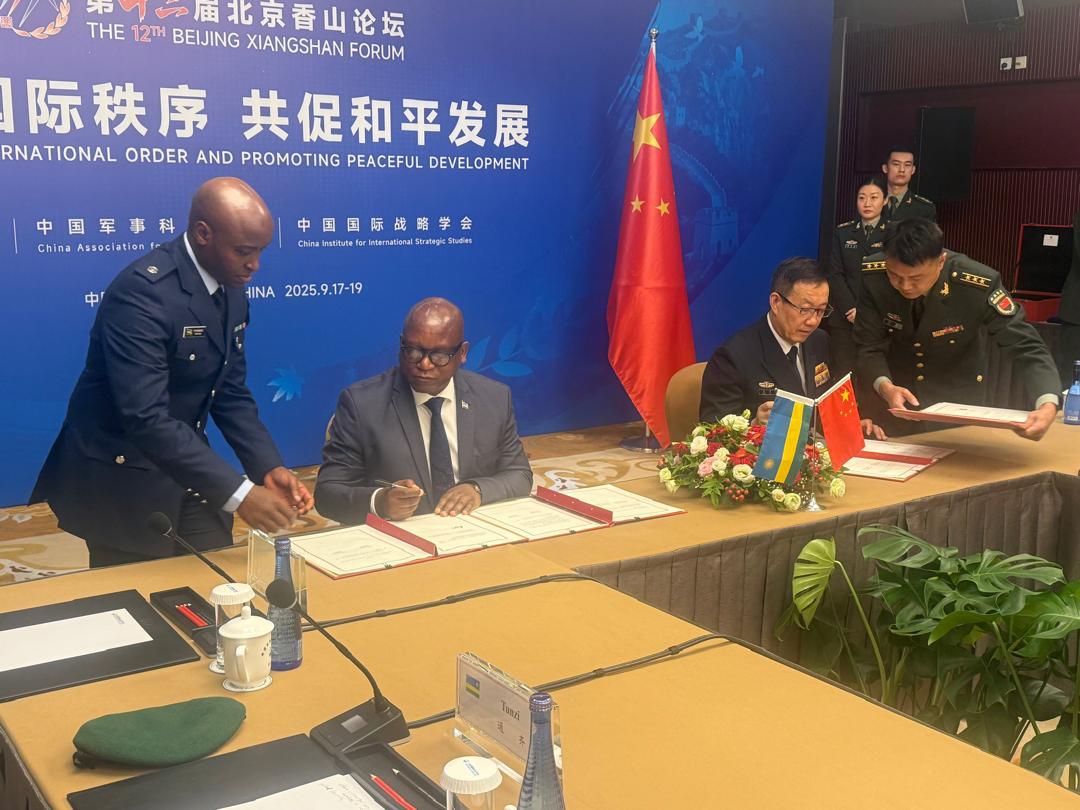 Ubwo impande zombi zasinyaga ayo masezerano