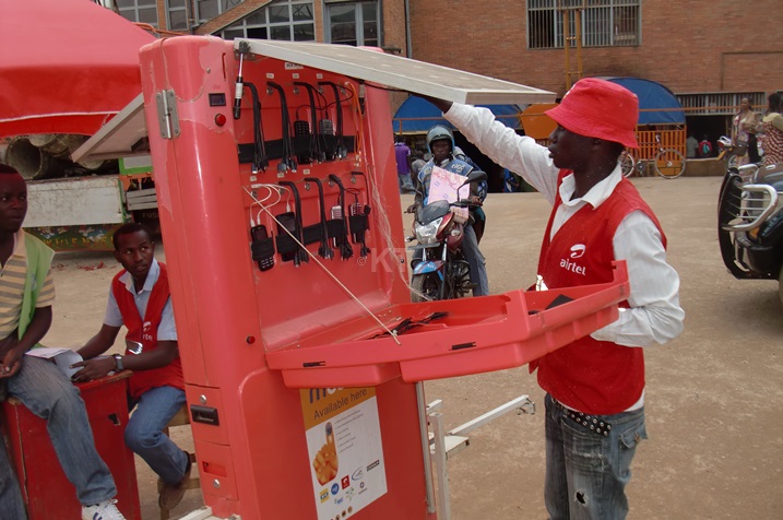 Iki cyumwa ni kimwe mu biri Nyabugogo kigafasha abakorera muri aka gace gushyira umuriro muri telefoni zabo bitabagoye.