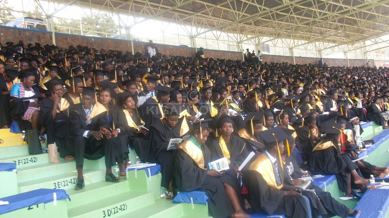 Abahawe impamyabushobozi bashishikarijwe gushakira ibisubizo sosiyete 