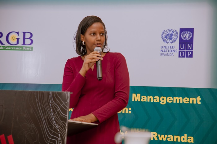 Kabeza Angelique, Umunyamabanga Nshingwabikorwa w'ihuriro ry'imiryango nyarwanda ya sosiyete sivile, yagaragaje ibyavuye mu bushakashatsi ku itangwa rya serivisi zerekeranye n'ubutaka 