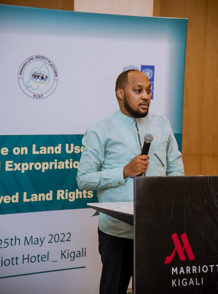 Umuyobozi w'Ihuriro ry'Imiryango itari iya Leta, Dr. Joseph Ryarasa, yagaragaje ko hakiri byinshi byo kunoza mu itangwa rya serivisi zerekeranye n'ubutaka