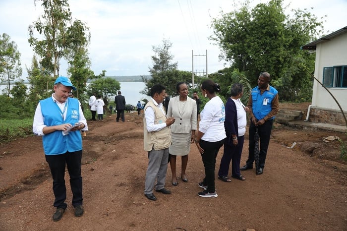 Clementine Awu Nkwete Salami (uri hagati wambaye ijipo) avuga ko hari ibihugu by'i Burayi byagaragaje ubushake bwo kwakira zimwe mu mpunzi zishaka kujya i Burayi