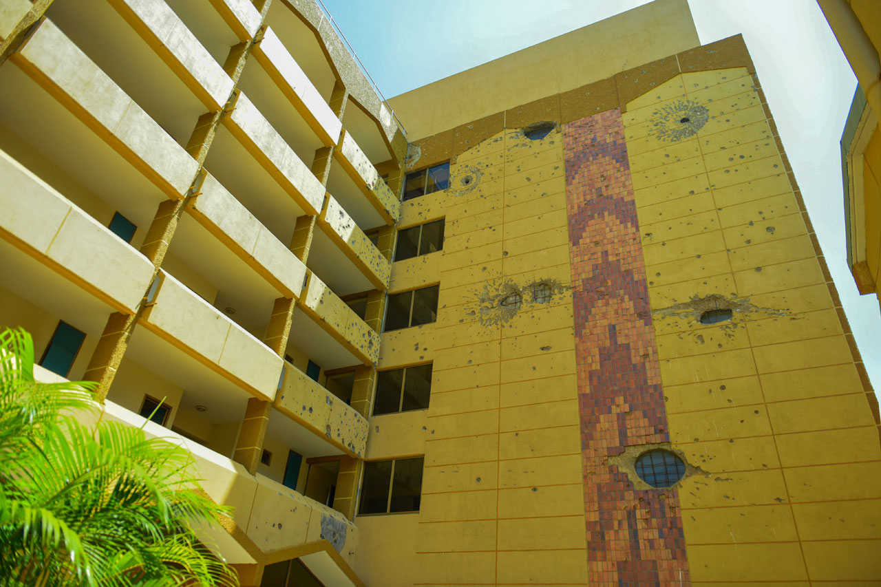 Iyi nzu inteko ishinga amategeko ikoreramo niyo yahoze yitwa CND, ni nayo irimo iyi ngoro ndangamateka