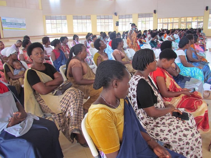 Abagore bahagarariye abandi mu mirenge no mu tugari biyemeje kuzesa uwo muhigo 100%