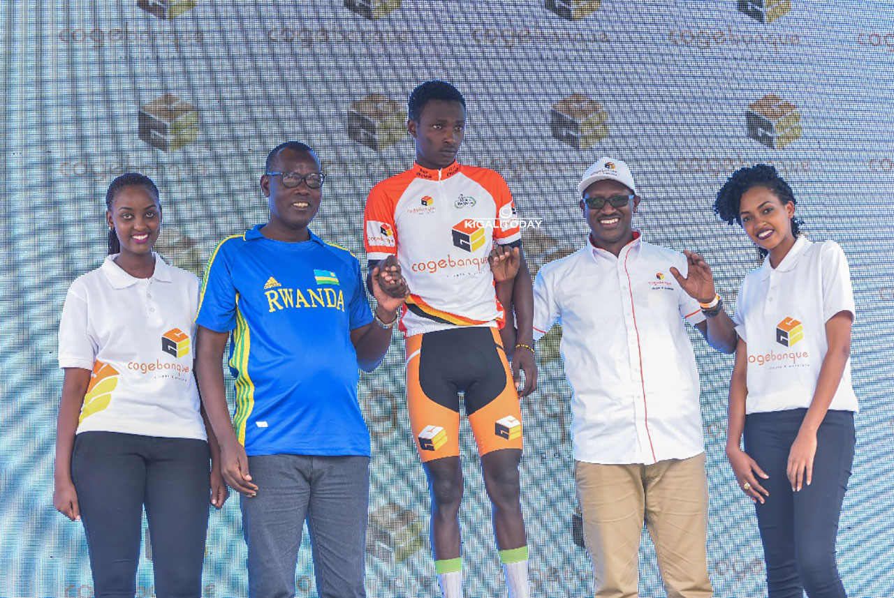 Hakiruwizeye Samuel yaje no guhembwa nk'umukinnyi witwaye neza mu kuzamuka, igihembo gitangwa na Cogebanque