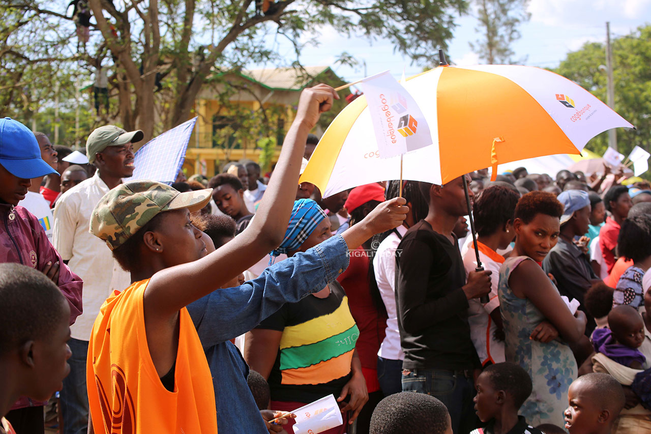 Abaturage ku mihanda baba bishimiye Cogebanque