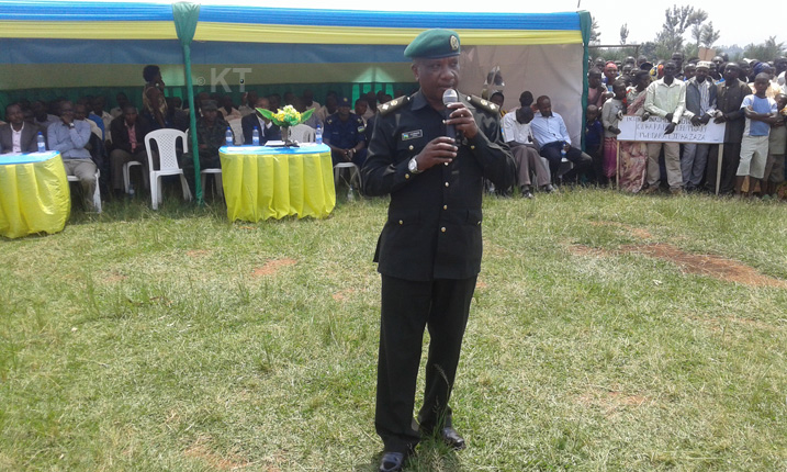Lt. Col Eugene Karegeya yasabye abaturage kwirinda gusubiza igihugu inyuma