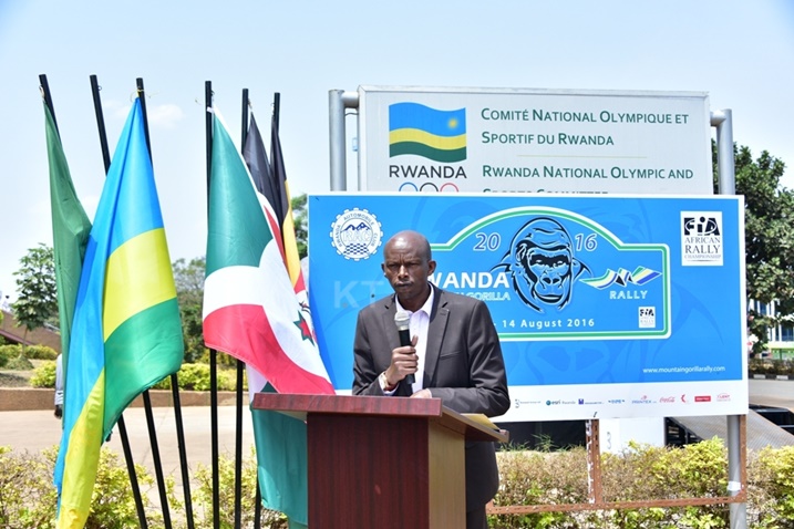 Col Rugambwa Patrice atangiza iri siganwa.