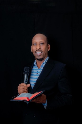 Pastor Willy Rumenera uyobora umuryango Comfort My People Ministry