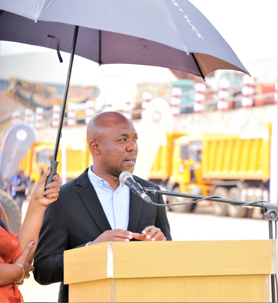 Minisitiri Nsabimana yashimye imashini n'imodoka nshya zaguzwe na Sosiyete Crystal Ventures ibinyujije muri NPD na Construck