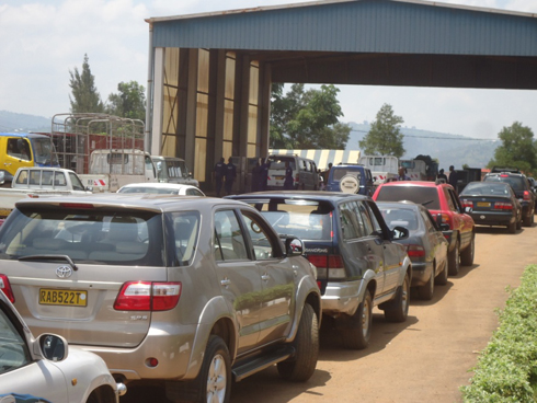 Imodoka ziba zibyiganira ku murongo kuburyo bigera no hanze y